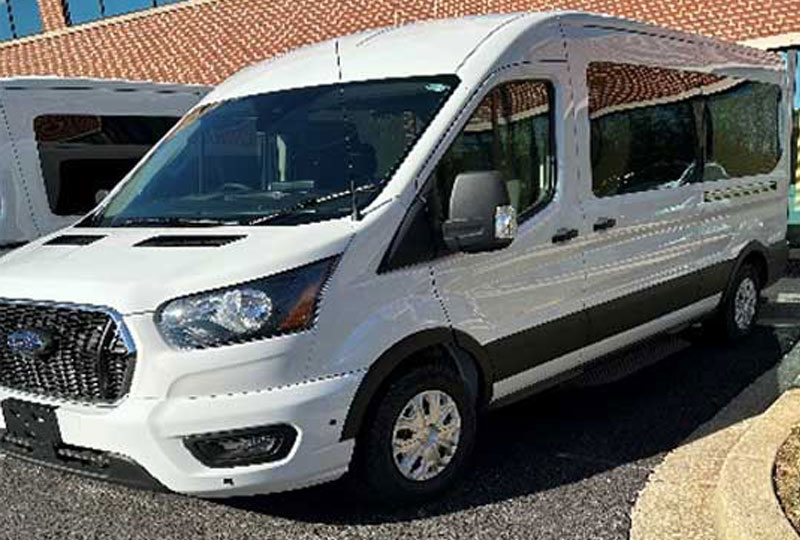 24 FORD 15-PASSENGER VAN